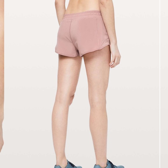 Lululemon Hotty Hot short 2.5” - Picture 2 of 9
